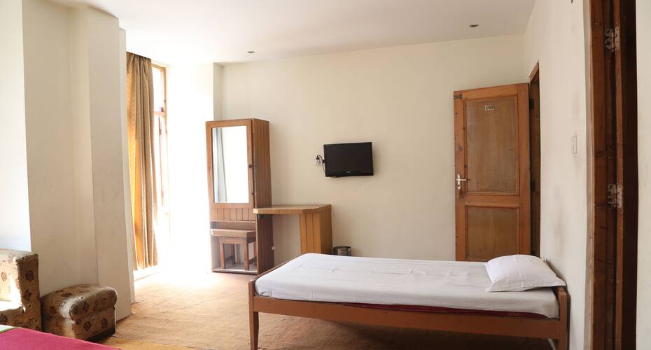 Hotel Shivalik, Manali 4
